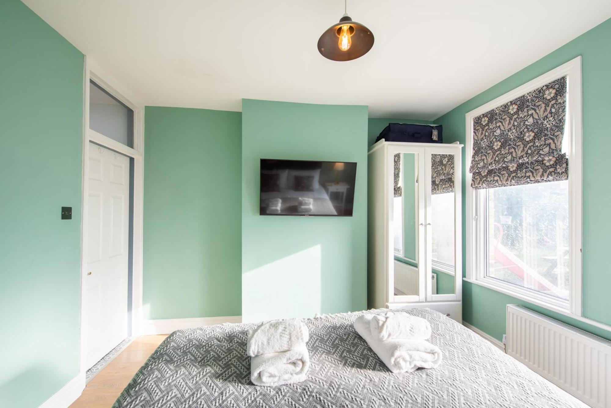 Victorian 2Br Apartment, King Beds, Fast Wifi, Near Shops, Cafes & Transport, E17 Londres Exterior foto