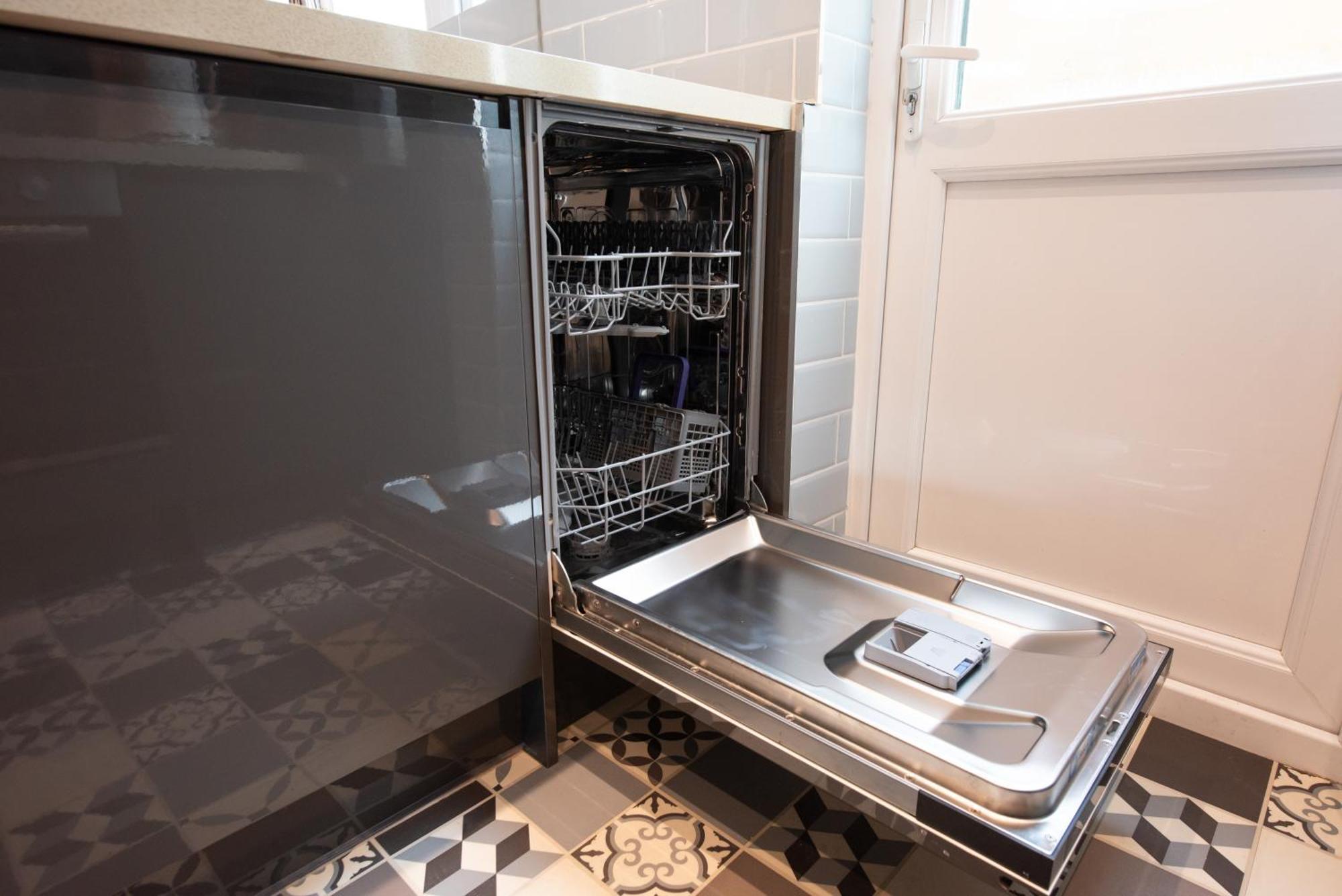 Victorian 2Br Apartment, King Beds, Fast Wifi, Near Shops, Cafes & Transport, E17 Londres Exterior foto