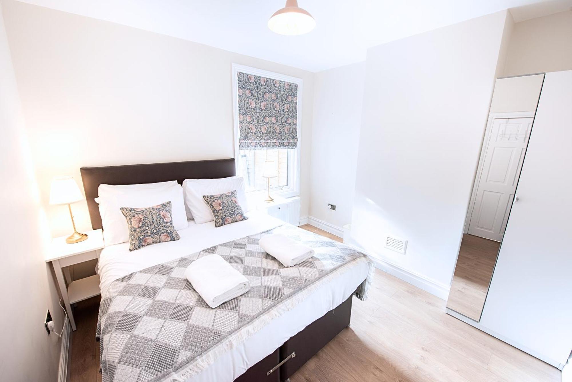 Victorian 2Br Apartment, King Beds, Fast Wifi, Near Shops, Cafes & Transport, E17 Londres Exterior foto