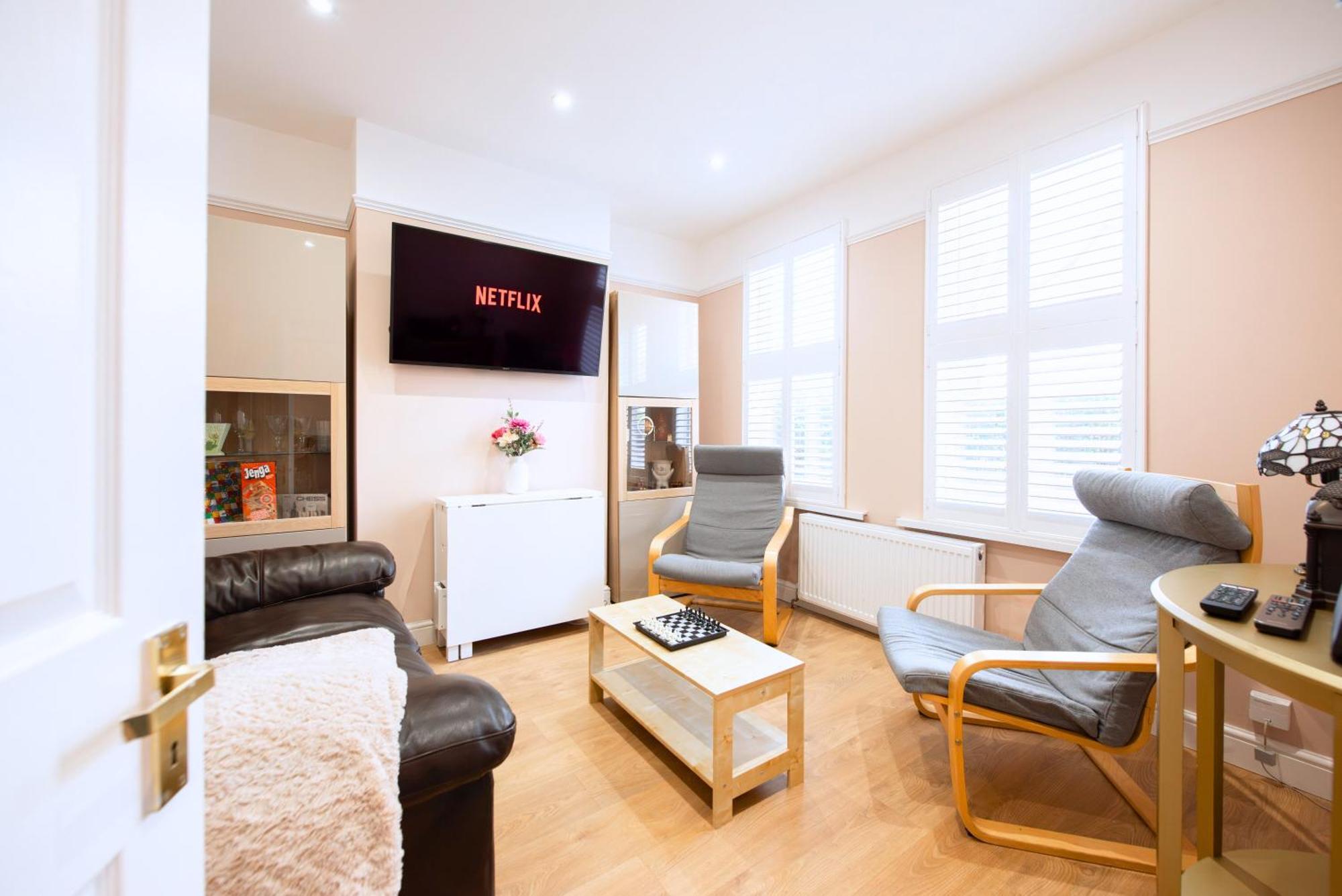 Victorian 2Br Apartment, King Beds, Fast Wifi, Near Shops, Cafes & Transport, E17 Londres Exterior foto